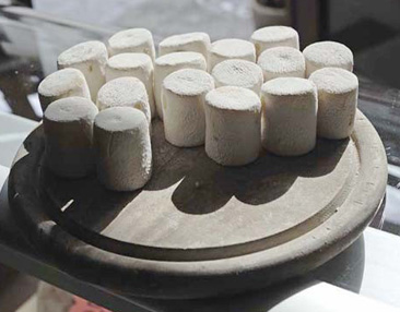 Formaggio Agr� fresco, impastato a mano e privo di crosta